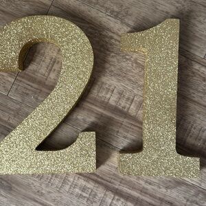 Sparkling Gold Number 21 Party Decoration